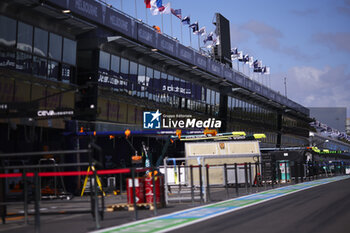 2024-03-20 - Pit Lane ambience during the Formula 1 Rolex Australian Grand Prix 2024, 3rd round of the 2024 Formula One World Championship from March 22 to 24, 2024 on the Albert Park Circuit, in Melbourne, Australia - F1 - AUSTRALIAN GRAND PRIX 2024 - FORMULA 1 - MOTORS