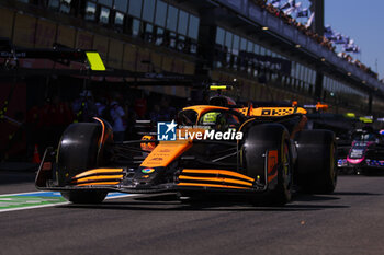 2024-03-22 - 04 NORRIS Lando (gbr), McLaren F1 Team MCL38, action during the Formula 1 Rolex Australian Grand Prix 2024, 3rd round of the 2024 Formula One World Championship from March 22 to 24, 2024 on the Albert Park Circuit, in Melbourne, Australia - F1 - AUSTRALIAN GRAND PRIX 2024 - FORMULA 1 - MOTORS