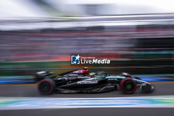 2024-03-23 - 44 HAMILTON Lewis (gbr), Mercedes AMG F1 Team W15, action during the Formula 1 Rolex Australian Grand Prix 2024, 3rd round of the 2024 Formula One World Championship from March 22 to 24, 2024 on the Albert Park Circuit, in Melbourne, Australia - F1 - AUSTRALIAN GRAND PRIX 2024 - FORMULA 1 - MOTORS