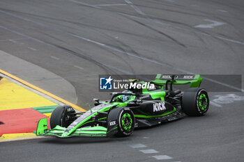 2024-03-23 - 24 ZHOU Guanyu (chi), Stake F1 Team Kick Sauber C44, action during the Formula 1 Rolex Australian Grand Prix 2024, 3rd round of the 2024 Formula One World Championship from March 22 to 24, 2024 on the Albert Park Circuit, in Melbourne, Australia - F1 - AUSTRALIAN GRAND PRIX 2024 - FORMULA 1 - MOTORS