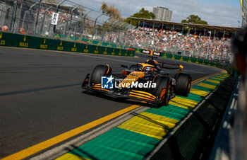 2024-03-23 - 81 PIASTRI Oscar (aus), McLaren F1 Team MCL38, action during the Formula 1 Rolex Australian Grand Prix 2024, 3rd round of the 2024 Formula One World Championship from March 22 to 24, 2024 on the Albert Park Circuit, in Melbourne, Australia - F1 - AUSTRALIAN GRAND PRIX 2024 - FORMULA 1 - MOTORS
