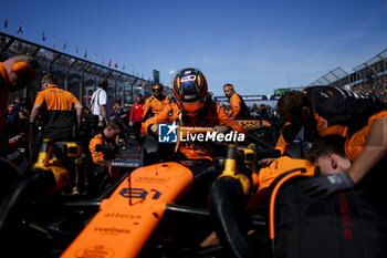 2024-03-24 - PIASTRI Oscar (aus), McLaren F1 Team MCL38, portrait during the Formula 1 Rolex Australian Grand Prix 2024, 3rd round of the 2024 Formula One World Championship from March 22 to 24, 2024 on the Albert Park Circuit, in Melbourne, Australia - F1 - AUSTRALIAN GRAND PRIX 2024 - FORMULA 1 - MOTORS