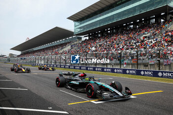 2024-04-06 - 44 HAMILTON Lewis (gbr), Mercedes AMG F1 Team W15, 11 PEREZ Sergio (mex), Red Bull Racing RB20, 01 VERSTAPPEN Max (nld), Red Bull Racing RB20, action during the Formula 1 MSC Cruises Japanese Grand Prix 2024, 4th round of the 2024 Formula One World Championship from April 5 to 7, 2024 on the Suzuka International Racing Course, in Suzuka, Japan - F1 - JAPANESE GRAND PRIX 2024 - FORMULA 1 - MOTORS