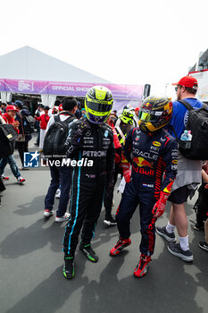 2024-04-07 - HAMILTON Lewis (gbr), Mercedes AMG F1 Team W15, VERSTAPPEN Max (ned), Red Bull Racing RB20, during the Formula 1 MSC Cruises Japanese Grand Prix 2024, 4th round of the 2024 Formula One World Championship from April 5 to 7, 2024 on the Suzuka International Racing Course, in Suzuka, Japan - F1 - JAPANESE GRAND PRIX 2024 - FORMULA 1 - MOTORS