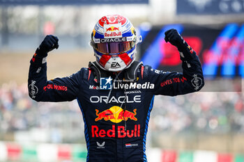 2024-04-07 - VERSTAPPEN Max (ned), Red Bull Racing RB20, portrait celebrating race victory during the Formula 1 MSC Cruises Japanese Grand Prix 2024, 4th round of the 2024 Formula One World Championship from April 5 to 7, 2024 on the Suzuka International Racing Course, in Suzuka, Japan - F1 - JAPANESE GRAND PRIX 2024 - FORMULA 1 - MOTORS