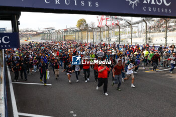 2024-04-07 - Fans during the Formula 1 MSC Cruises Japanese Grand Prix 2024, 4th round of the 2024 Formula One World Championship from April 5 to 7, 2024 on the Suzuka International Racing Course, in Suzuka, Japan - F1 - JAPANESE GRAND PRIX 2024 - FORMULA 1 - MOTORS