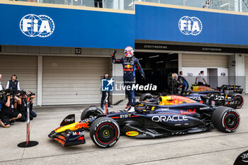 2024-04-07 - VERSTAPPEN Max (ned), Red Bull Racing RB20, portrait celebration during the Formula 1 MSC Cruises Japanese Grand Prix 2024, 4th round of the 2024 Formula One World Championship from April 5 to 7, 2024 on the Suzuka International Racing Course, in Suzuka, Japan - F1 - JAPANESE GRAND PRIX 2024 - FORMULA 1 - MOTORS
