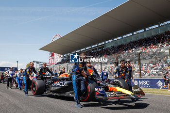 2024-04-07 - 01 VERSTAPPEN Max (nld), Red Bull Racing RB20, action grille de depart, starting grid, during the Formula 1 MSC Cruises Japanese Grand Prix 2024, 4th round of the 2024 Formula One World Championship from April 5 to 7, 2024 on the Suzuka International Racing Course, in Suzuka, Japan - F1 - JAPANESE GRAND PRIX 2024 - FORMULA 1 - MOTORS