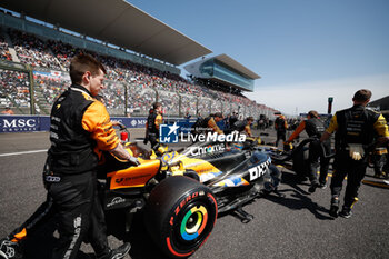 2024-04-07 - 81 PIASTRI Oscar (aus), McLaren F1 Team MCL38, grille de depart, starting grid, during the Formula 1 MSC Cruises Japanese Grand Prix 2024, 4th round of the 2024 Formula One World Championship from April 5 to 7, 2024 on the Suzuka International Racing Course, in Suzuka, Japan - F1 - JAPANESE GRAND PRIX 2024 - FORMULA 1 - MOTORS