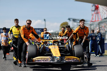2024-04-07 - 81 PIASTRI Oscar (aus), McLaren F1 Team MCL38, action grille de depart, starting grid, during the Formula 1 MSC Cruises Japanese Grand Prix 2024, 4th round of the 2024 Formula One World Championship from April 5 to 7, 2024 on the Suzuka International Racing Course, in Suzuka, Japan - F1 - JAPANESE GRAND PRIX 2024 - FORMULA 1 - MOTORS
