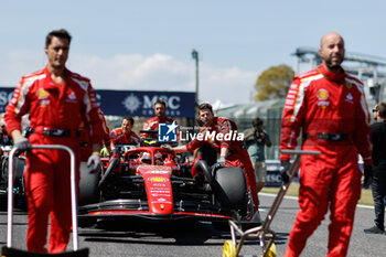 2024-04-07 - 16 LECLERC Charles (mco), Scuderia Ferrari SF-24, action grille de depart, starting grid, during the Formula 1 MSC Cruises Japanese Grand Prix 2024, 4th round of the 2024 Formula One World Championship from April 5 to 7, 2024 on the Suzuka International Racing Course, in Suzuka, Japan - F1 - JAPANESE GRAND PRIX 2024 - FORMULA 1 - MOTORS