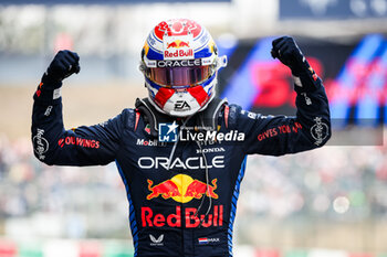 2024-04-07 - VERSTAPPEN Max (ned), Red Bull Racing RB20, portrait celebrating victory during the Formula 1 MSC Cruises Japanese Grand Prix 2024, 4th round of the 2024 Formula One World Championship from April 5 to 7, 2024 on the Suzuka International Racing Course, in Suzuka, Japan - F1 - JAPANESE GRAND PRIX 2024 - FORMULA 1 - MOTORS
