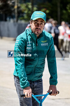 2024-04-18 - ALONSO Fernando (spa), Aston Martin F1 Team AMR24, portrait during the Formula 1 Lenovo Chinese Grand Prix 2024, 5th round of the 2024 Formula One World Championship from April 19 to 21, 2024 on the Shanghai International Circuit, in Shanghai, China - F1 - CHINESE GRAND PRIX 2024 - FORMULA 1 - MOTORS