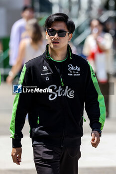 2024-04-18 - ZHOU Guanyu (chi), Stake F1 Team Kick Sauber C44, portrait during the Formula 1 Lenovo Chinese Grand Prix 2024, 5th round of the 2024 Formula One World Championship from April 19 to 21, 2024 on the Shanghai International Circuit, in Shanghai, China - F1 - CHINESE GRAND PRIX 2024 - FORMULA 1 - MOTORS