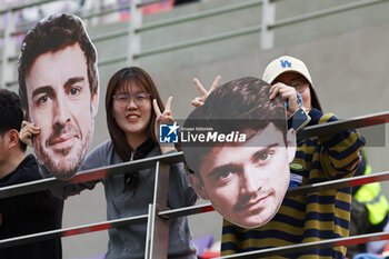 2024-04-19 - Fans of ALONSO Fernando (spa), Aston Martin F1 Team AMR24, portrait and LECLERC Charles (mco), Scuderia Ferrari SF-24, portrait during the Formula 1 Lenovo Chinese Grand Prix 2024, 5th round of the 2024 Formula One World Championship from April 19 to 21, 2024 on the Shanghai International Circuit, in Shanghai, China - F1 - CHINESE GRAND PRIX 2024 - FORMULA 1 - MOTORS