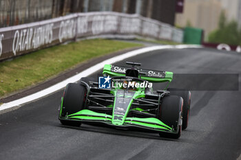 2024-04-19 - 77 BOTTAS Valtteri (fin), Stake F1 Team Kick Sauber C44, action during the Formula 1 Lenovo Chinese Grand Prix 2024, 5th round of the 2024 Formula One World Championship from April 19 to 21, 2024 on the Shanghai International Circuit, in Shanghai, China - F1 - CHINESE GRAND PRIX 2024 - FORMULA 1 - MOTORS