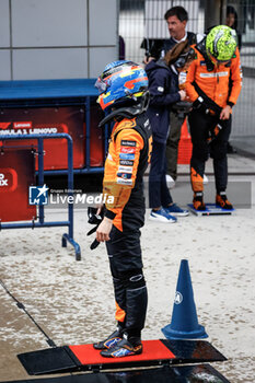 2024-04-19 - PIASTRI Oscar (aus), McLaren F1 Team MCL38, portrait Qualifying Sprint Race during the Formula 1 Lenovo Chinese Grand Prix 2024, 5th round of the 2024 Formula One World Championship from April 19 to 21, 2024 on the Shanghai International Circuit, in Shanghai, China - F1 - CHINESE GRAND PRIX 2024 - FORMULA 1 - MOTORS