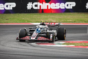 2024-04-19 - 27 HULKENBERG Nico (ger), Haas F1 Team VF-24 Ferrari, action during the Formula 1 Lenovo Chinese Grand Prix 2024, 5th round of the 2024 Formula One World Championship from April 19 to 21, 2024 on the Shanghai International Circuit, in Shanghai, China - F1 - CHINESE GRAND PRIX 2024 - FORMULA 1 - MOTORS