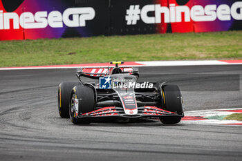 2024-04-19 - 27 HULKENBERG Nico (ger), Haas F1 Team VF-24 Ferrari, action during the Formula 1 Lenovo Chinese Grand Prix 2024, 5th round of the 2024 Formula One World Championship from April 19 to 21, 2024 on the Shanghai International Circuit, in Shanghai, China - F1 - CHINESE GRAND PRIX 2024 - FORMULA 1 - MOTORS