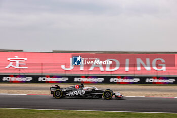 2024-04-19 - 20 MAGNUSSEN Kevin (den), Haas F1 Team VF-24 Ferrari, action during the Formula 1 Lenovo Chinese Grand Prix 2024, 5th round of the 2024 Formula One World Championship from April 19 to 21, 2024 on the Shanghai International Circuit, in Shanghai, China - F1 - CHINESE GRAND PRIX 2024 - FORMULA 1 - MOTORS