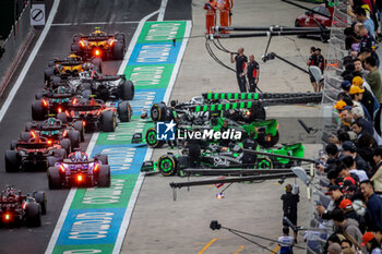 2024-04-19 - pitlane, Qualifying Sprint Race during the Formula 1 Lenovo Chinese Grand Prix 2024, 5th round of the 2024 Formula One World Championship from April 19 to 21, 2024 on the Shanghai International Circuit, in Shanghai, China - F1 - CHINESE GRAND PRIX 2024 - FORMULA 1 - MOTORS