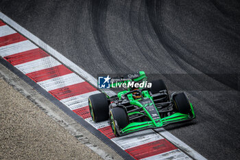 2024-04-19 - 77 BOTTAS Valtteri (fin), Stake F1 Team Kick Sauber C44, action Qualifying Sprint Race during the Formula 1 Lenovo Chinese Grand Prix 2024, 5th round of the 2024 Formula One World Championship from April 19 to 21, 2024 on the Shanghai International Circuit, in Shanghai, China - F1 - CHINESE GRAND PRIX 2024 - FORMULA 1 - MOTORS