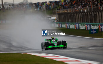 2024-04-19 - 24 ZHOU Guanyu (chi), Stake F1 Team Kick Sauber C44, action during the Formula 1 Lenovo Chinese Grand Prix 2024, 5th round of the 2024 Formula One World Championship from April 19 to 21, 2024 on the Shanghai International Circuit, in Shanghai, China - F1 - CHINESE GRAND PRIX 2024 - FORMULA 1 - MOTORS