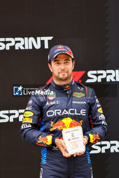 2024-04-20 - PEREZ Sergio (mex), Red Bull Racing RB20, portrait Sprint Race Podium during the Formula 1 Lenovo Chinese Grand Prix 2024, 5th round of the 2024 Formula One World Championship from April 19 to 21, 2024 on the Shanghai International Circuit, in Shanghai, China - F1 - CHINESE GRAND PRIX 2024 - FORMULA 1 - MOTORS