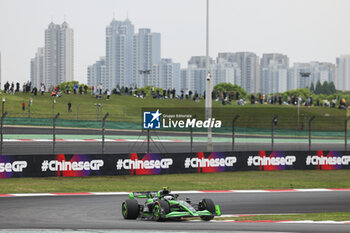 2024-04-20 - 24 ZHOU Guanyu (chi), Stake F1 Team Kick Sauber C44, action during the Formula 1 Lenovo Chinese Grand Prix 2024, 5th round of the 2024 Formula One World Championship from April 19 to 21, 2024 on the Shanghai International Circuit, in Shanghai, China - F1 - CHINESE GRAND PRIX 2024 - FORMULA 1 - MOTORS