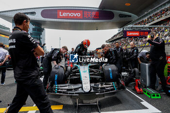 2024-04-20 - RUSSELL George (gbr), Mercedes AMG F1 Team W15, portrait during the Formula 1 Lenovo Chinese Grand Prix 2024, 5th round of the 2024 Formula One World Championship from April 19 to 21, 2024 on the Shanghai International Circuit, in Shanghai, China - F1 - CHINESE GRAND PRIX 2024 - FORMULA 1 - MOTORS
