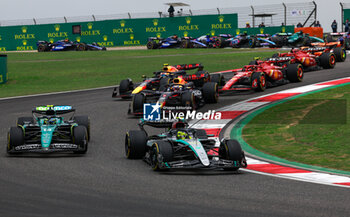 2024-04-20 - Start of the race, 44 HAMILTON Lewis (gbr), Mercedes AMG F1 Team W15, action during the Formula 1 Lenovo Chinese Grand Prix 2024, 5th round of the 2024 Formula One World Championship from April 19 to 21, 2024 on the Shanghai International Circuit, in Shanghai, China - F1 - CHINESE GRAND PRIX 2024 - FORMULA 1 - MOTORS