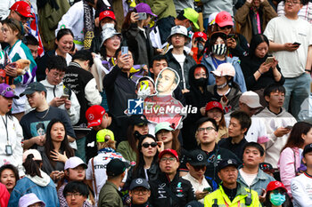 2024-04-20 - Hamilton fans during the Formula 1 Lenovo Chinese Grand Prix 2024, 5th round of the 2024 Formula One World Championship from April 19 to 21, 2024 on the Shanghai International Circuit, in Shanghai, China - F1 - CHINESE GRAND PRIX 2024 - FORMULA 1 - MOTORS