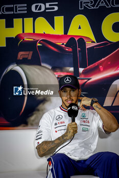 2024-04-20 - HAMILTON Lewis (gbr), Mercedes AMG F1 Team W15, portrait press conference Sprint Race during the Formula 1 Lenovo Chinese Grand Prix 2024, 5th round of the 2024 Formula One World Championship from April 19 to 21, 2024 on the Shanghai International Circuit, in Shanghai, China - F1 - CHINESE GRAND PRIX 2024 - FORMULA 1 - MOTORS