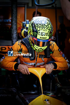 2024-04-20 - NORRIS Lando (gbr), McLaren F1 Team MCL38, portrait Sprint Race during the Formula 1 Lenovo Chinese Grand Prix 2024, 5th round of the 2024 Formula One World Championship from April 19 to 21, 2024 on the Shanghai International Circuit, in Shanghai, China - F1 - CHINESE GRAND PRIX 2024 - FORMULA 1 - MOTORS