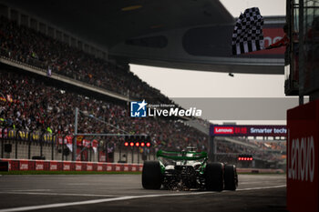 2024-04-20 - 77 BOTTAS Valtteri (fin), Stake F1 Team Kick Sauber C44, action during the Formula 1 Lenovo Chinese Grand Prix 2024, 5th round of the 2024 Formula One World Championship from April 19 to 21, 2024 on the Shanghai International Circuit, in Shanghai, China - F1 - CHINESE GRAND PRIX 2024 - FORMULA 1 - MOTORS