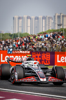 2024-04-20 - 27 HULKENBERG Nico (ger), Haas F1 Team VF-24 Ferrari, action during the Formula 1 Lenovo Chinese Grand Prix 2024, 5th round of the 2024 Formula One World Championship from April 19 to 21, 2024 on the Shanghai International Circuit, in Shanghai, China - F1 - CHINESE GRAND PRIX 2024 - FORMULA 1 - MOTORS