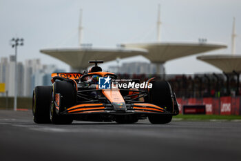 2024-04-20 - 81 PIASTRI Oscar (aus), McLaren F1 Team MCL38, action during the Formula 1 Lenovo Chinese Grand Prix 2024, 5th round of the 2024 Formula One World Championship from April 19 to 21, 2024 on the Shanghai International Circuit, in Shanghai, China - F1 - CHINESE GRAND PRIX 2024 - FORMULA 1 - MOTORS