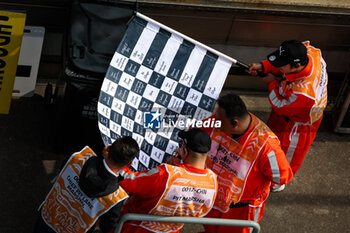 2024-04-20 - Marshall looking at the chequered flag during the Formula 1 Lenovo Chinese Grand Prix 2024, 5th round of the 2024 Formula One World Championship from April 19 to 21, 2024 on the Shanghai International Circuit, in Shanghai, China - F1 - CHINESE GRAND PRIX 2024 - FORMULA 1 - MOTORS