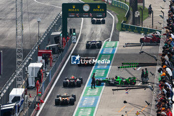 2024-04-20 - Cars queuing in the pitlane during the Formula 1 Lenovo Chinese Grand Prix 2024, 5th round of the 2024 Formula One World Championship from April 19 to 21, 2024 on the Shanghai International Circuit, in Shanghai, China - F1 - CHINESE GRAND PRIX 2024 - FORMULA 1 - MOTORS