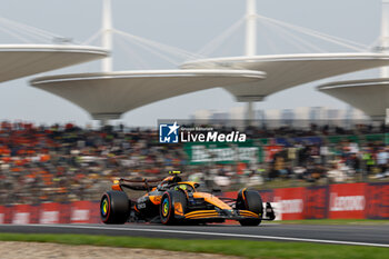 2024-04-20 - 04 NORRIS Lando (gbr), McLaren F1 Team MCL38, action during the Formula 1 Lenovo Chinese Grand Prix 2024, 5th round of the 2024 Formula One World Championship from April 19 to 21, 2024 on the Shanghai International Circuit, in Shanghai, China - F1 - CHINESE GRAND PRIX 2024 - FORMULA 1 - MOTORS