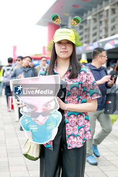 2024-04-21 - Fan of ALONSO Fernando (spa), Aston Martin F1 Team AMR24, portrait during the Formula 1 Lenovo Chinese Grand Prix 2024, 5th round of the 2024 Formula One World Championship from April 19 to 21, 2024 on the Shanghai International Circuit, in Shanghai, China - F1 - CHINESE GRAND PRIX 2024 - FORMULA 1 - MOTORS