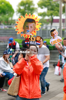 2024-04-21 - Fan of VERSTAPPEN Max (ned), Red Bull Racing RB20, portraitduring the Formula 1 Lenovo Chinese Grand Prix 2024, 5th round of the 2024 Formula One World Championship from April 19 to 21, 2024 on the Shanghai International Circuit, in Shanghai, China - F1 - CHINESE GRAND PRIX 2024 - FORMULA 1 - MOTORS