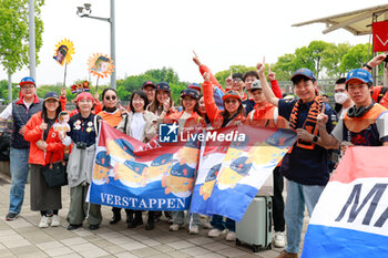 2024-04-21 - Fans of VERSTAPPEN Max (ned), Red Bull Racing RB20, portrait during the Formula 1 Lenovo Chinese Grand Prix 2024, 5th round of the 2024 Formula One World Championship from April 19 to 21, 2024 on the Shanghai International Circuit, in Shanghai, China - F1 - CHINESE GRAND PRIX 2024 - FORMULA 1 - MOTORS