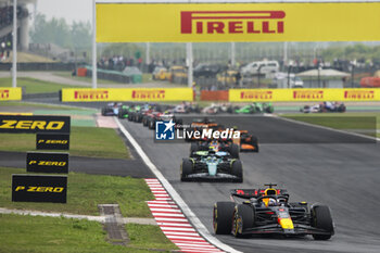 21/04/2024 - Start of the race 01 VERSTAPPEN Max (nld), Red Bull Racing RB20, action during the Formula 1 Lenovo Chinese Grand Prix 2024, 5th round of the 2024 Formula One World Championship from April 19 to 21, 2024 on the Shanghai International Circuit, in Shanghai, China - F1 - CHINESE GRAND PRIX 2024 - FORMULA 1 - MOTORI