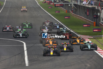 21/04/2024 - Start of the race 01 VERSTAPPEN Max (nld), Red Bull Racing RB20, action during the Formula 1 Lenovo Chinese Grand Prix 2024, 5th round of the 2024 Formula One World Championship from April 19 to 21, 2024 on the Shanghai International Circuit, in Shanghai, China - F1 - CHINESE GRAND PRIX 2024 - FORMULA 1 - MOTORI