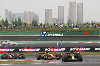 2024-04-21 - 01 VERSTAPPEN Max (nld), Red Bull Racing RB20, action leads during the Formula 1 Lenovo Chinese Grand Prix 2024, 5th round of the 2024 Formula One World Championship from April 19 to 21, 2024 on the Shanghai International Circuit, in Shanghai, China - F1 - CHINESE GRAND PRIX 2024 - FORMULA 1 - MOTORS