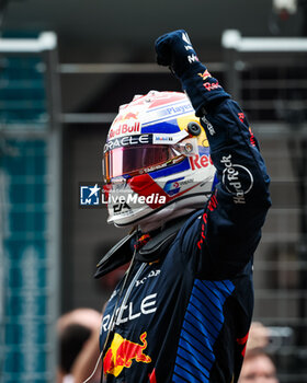 21/04/2024 - VERSTAPPEN Max (ned), Red Bull Racing RB20, portrait celebrating victory during the Formula 1 Lenovo Chinese Grand Prix 2024, 5th round of the 2024 Formula One World Championship from April 19 to 21, 2024 on the Shanghai International Circuit, in Shanghai, China - F1 - CHINESE GRAND PRIX 2024 - FORMULA 1 - MOTORI