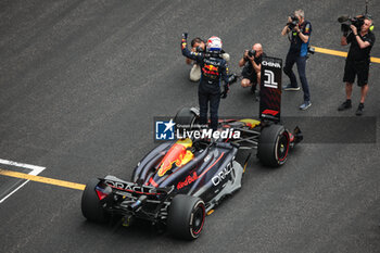2024-04-21 - VERSTAPPEN Max (ned), Red Bull Racing RB20, portrait celebration during the Formula 1 Lenovo Chinese Grand Prix 2024, 5th round of the 2024 Formula One World Championship from April 19 to 21, 2024 on the Shanghai International Circuit, in Shanghai, China - F1 - CHINESE GRAND PRIX 2024 - FORMULA 1 - MOTORS