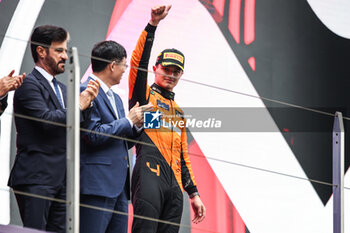 2024-04-21 - NORRIS Lando (gbr), McLaren F1 Team MCL38, portrait podium BEN SULAYEM Mohammed (uae), President of the FIA, portrait during the Formula 1 Lenovo Chinese Grand Prix 2024, 5th round of the 2024 Formula One World Championship from April 19 to 21, 2024 on the Shanghai International Circuit, in Shanghai, China - F1 - CHINESE GRAND PRIX 2024 - FORMULA 1 - MOTORS