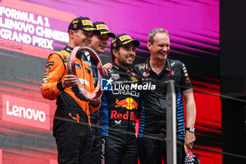 21/04/2024 - VERSTAPPEN Max (ned), Red Bull Racing RB20, portrait PEREZ Sergio (mex), Red Bull Racing RB20, portrait MONAGHAN Paul, Chief Engineer & Car Engineering of Red Bull Racing, portrait NORRIS Lando (gbr), McLaren F1 Team MCL38, portrait podium during the Formula 1 Lenovo Chinese Grand Prix 2024, 5th round of the 2024 Formula One World Championship from April 19 to 21, 2024 on the Shanghai International Circuit, in Shanghai, China - F1 - CHINESE GRAND PRIX 2024 - FORMULA 1 - MOTORI